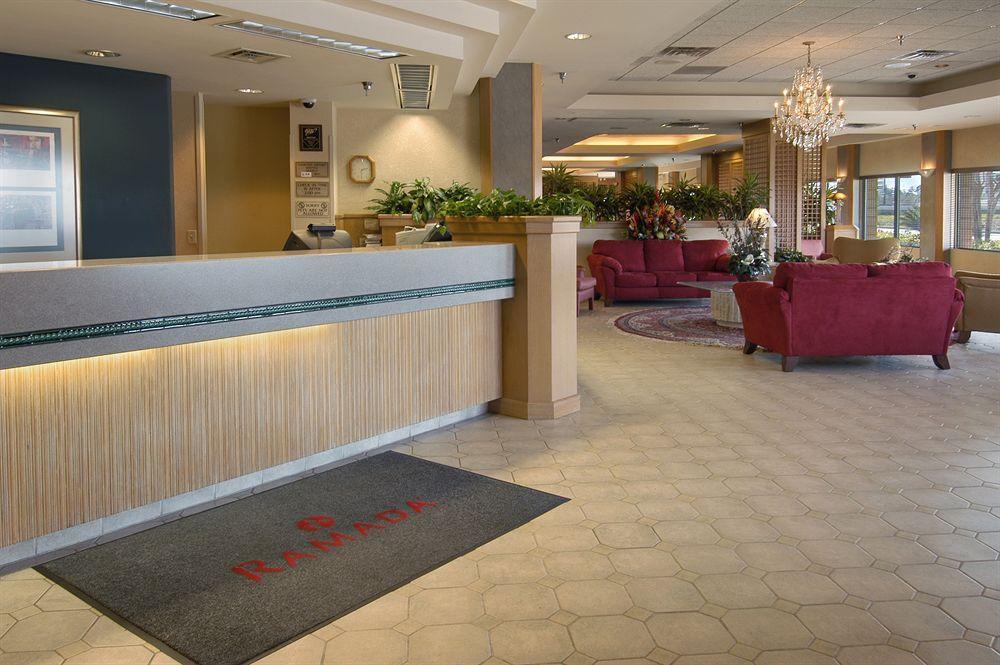 North Villa Inn Spring Interior foto